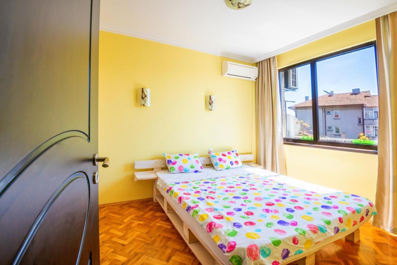 House With Garden Hotell Pomorie Eksteriør bilde